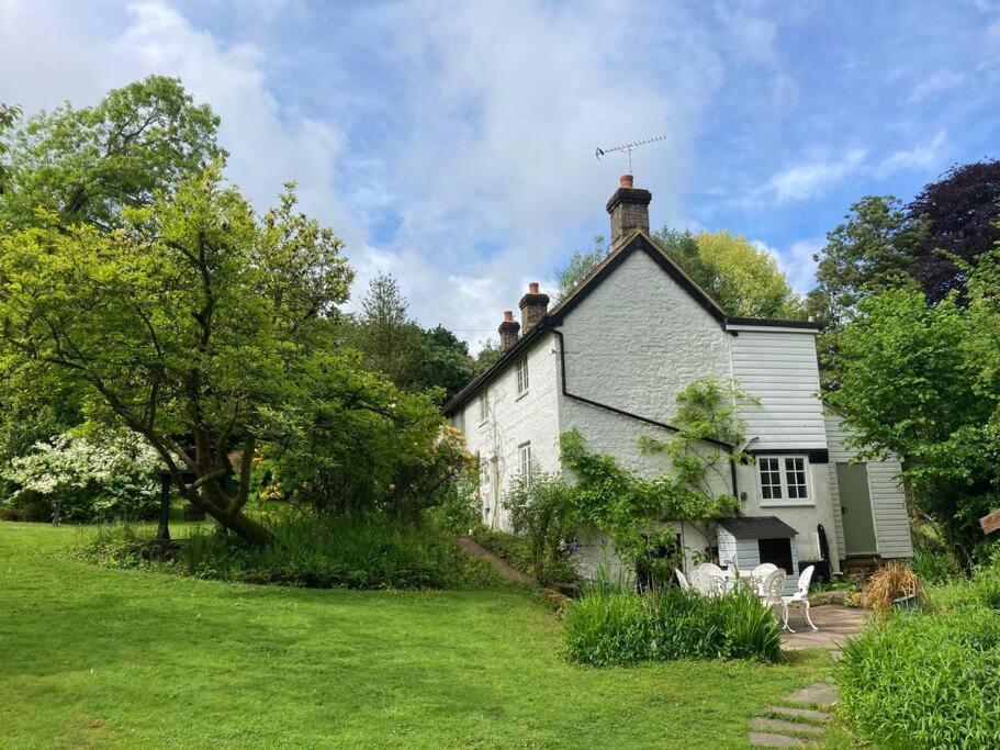 Ashdown Forest Character Cottage, 18th Century Holiday home *
