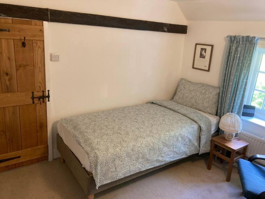 Ashdown Forest Character Cottage, 18th Century Holiday home Crowborough